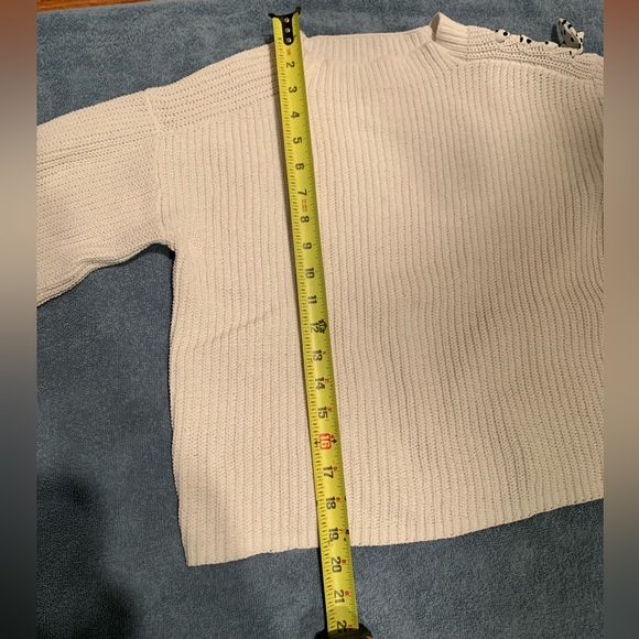 White/cream knitted sweatshirt by Zara, size 9 yrs old (girl) - Picture 5 of 9